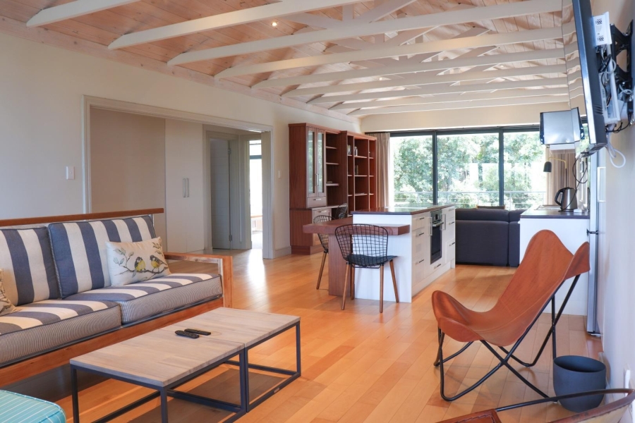 To Let 6 Bedroom Property for Rent in Voelklip Western Cape